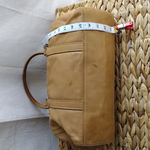Prada Cuervo tan soft leather shoulder bag. - Picture 5 of 13